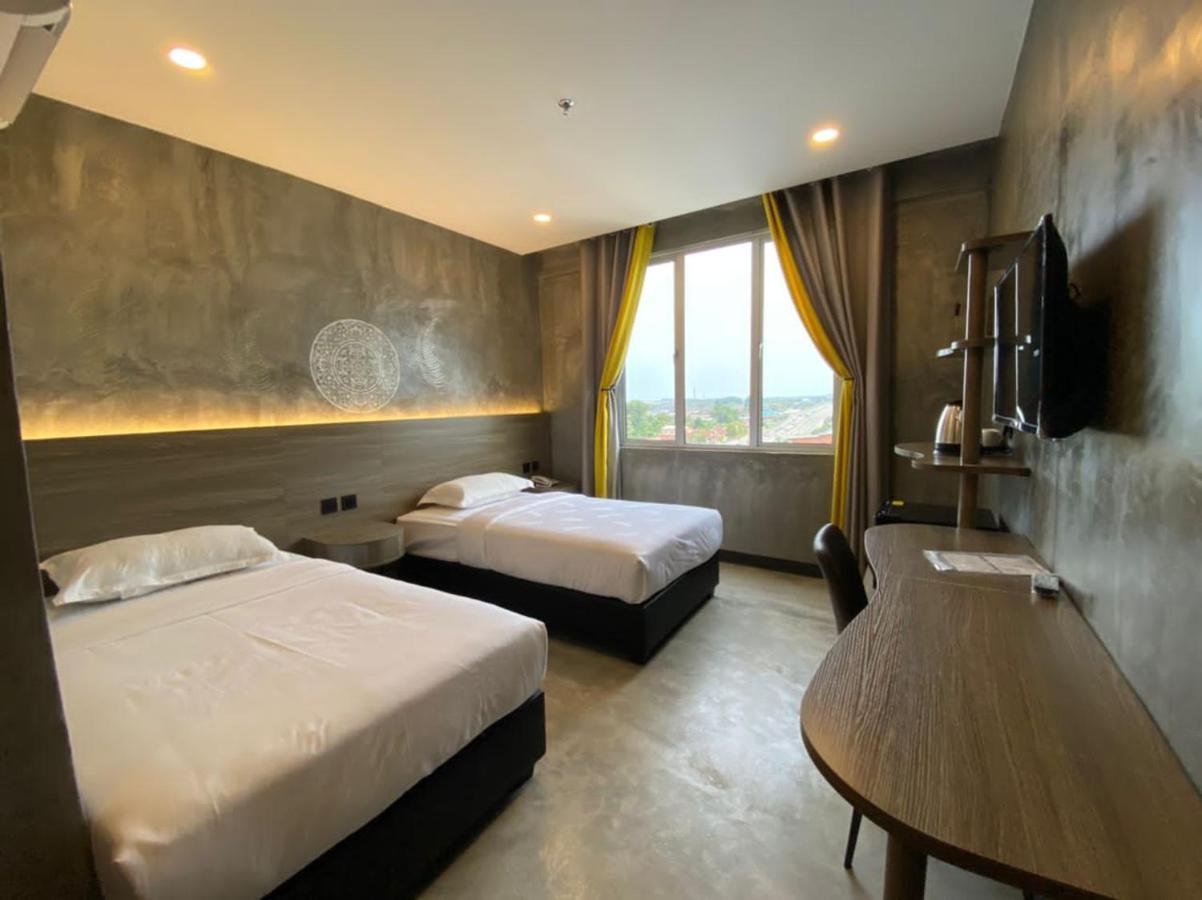 Sri Indar Hotel & Suites Parit Buntar Extérieur photo