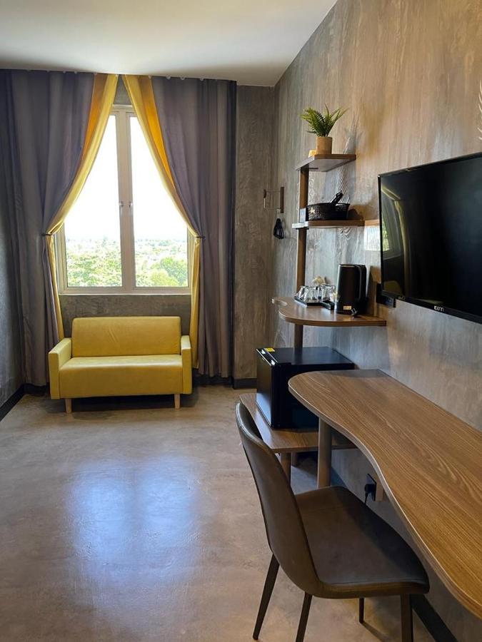 Sri Indar Hotel & Suites Parit Buntar Extérieur photo