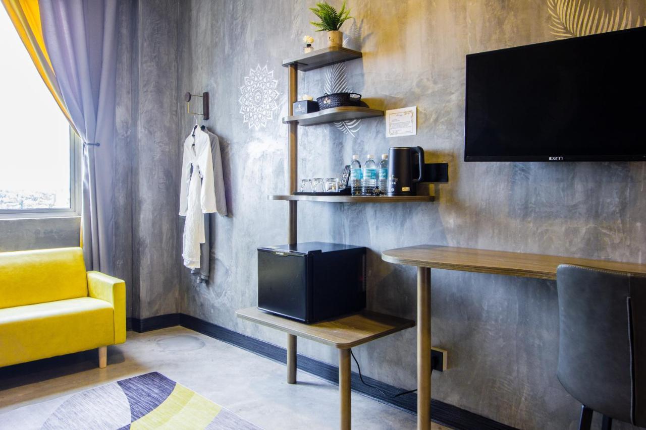 Sri Indar Hotel & Suites Parit Buntar Extérieur photo