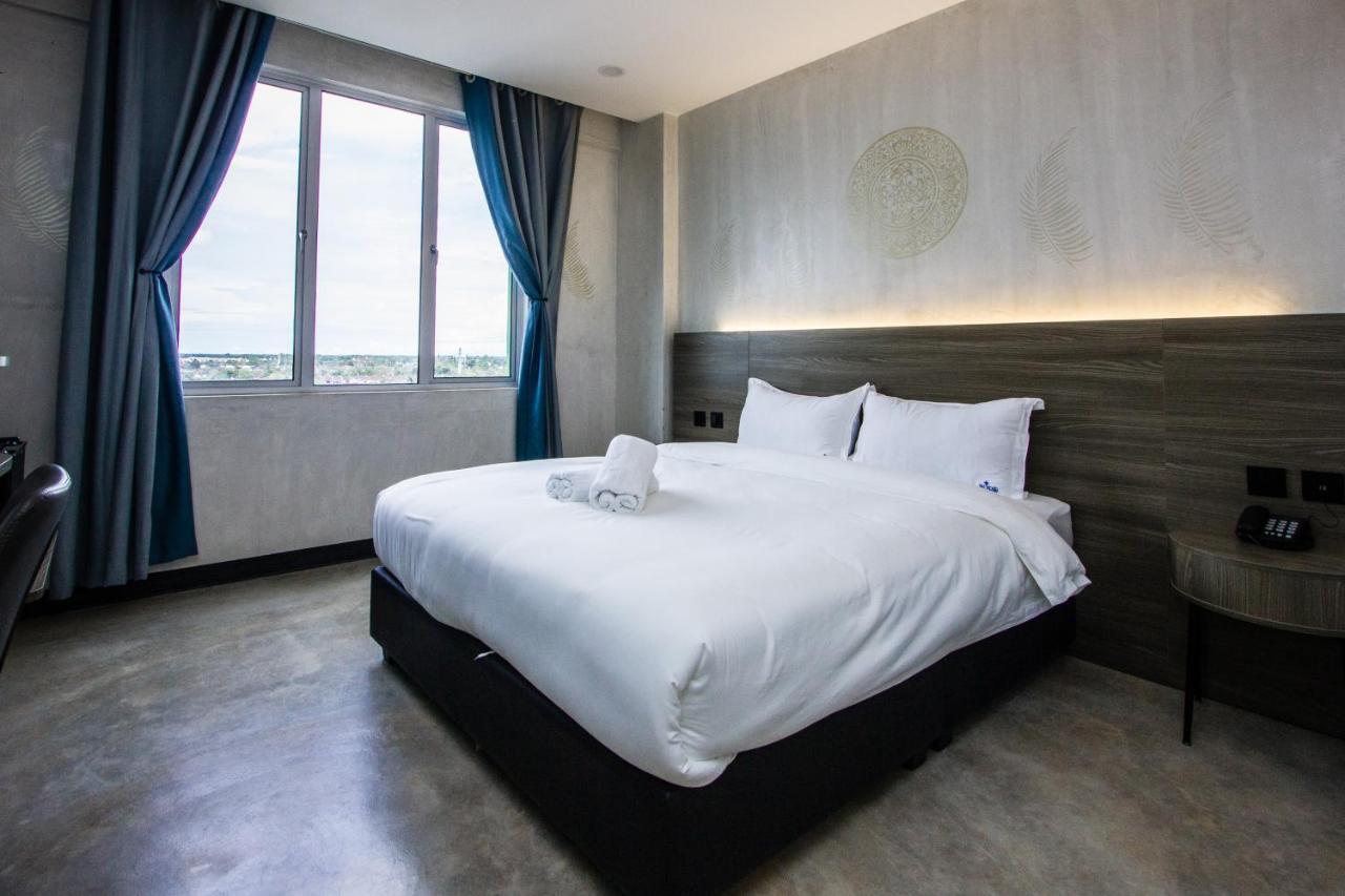 Sri Indar Hotel & Suites Parit Buntar Extérieur photo