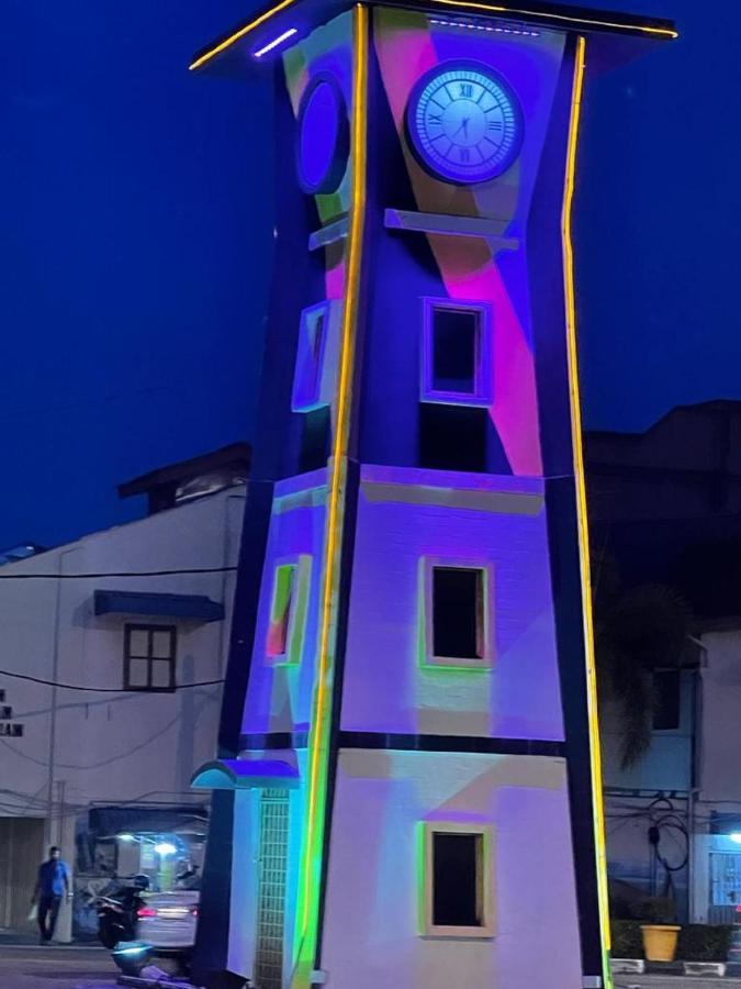 Sri Indar Hotel & Suites Parit Buntar Extérieur photo