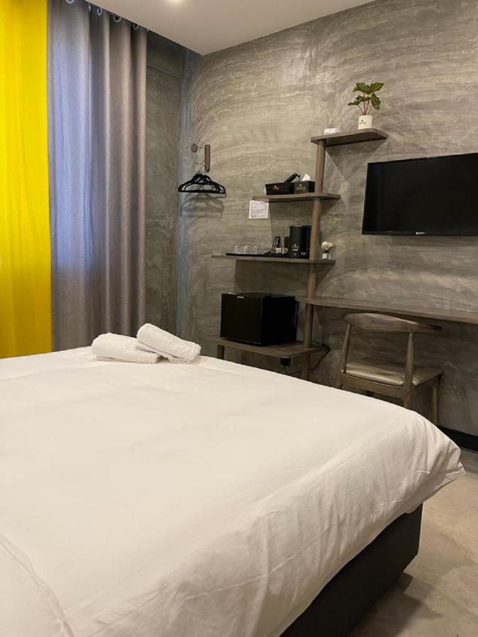 Sri Indar Hotel & Suites Parit Buntar Extérieur photo