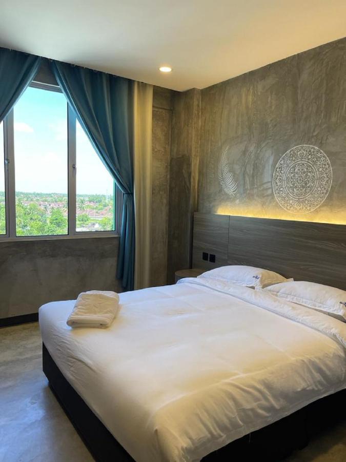 Sri Indar Hotel & Suites Parit Buntar Extérieur photo